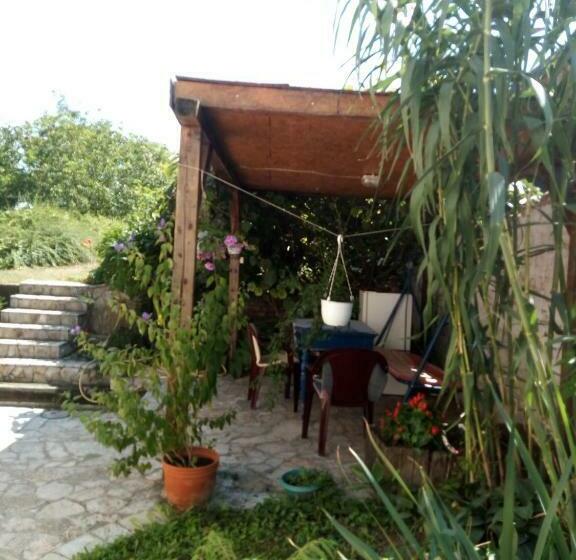 اتاق استاندارد سه نفره, Hostel Bata