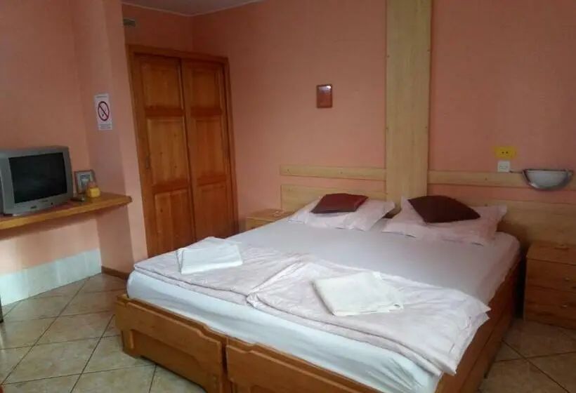اتاق استاندارد سه نفره, Hostel Bata