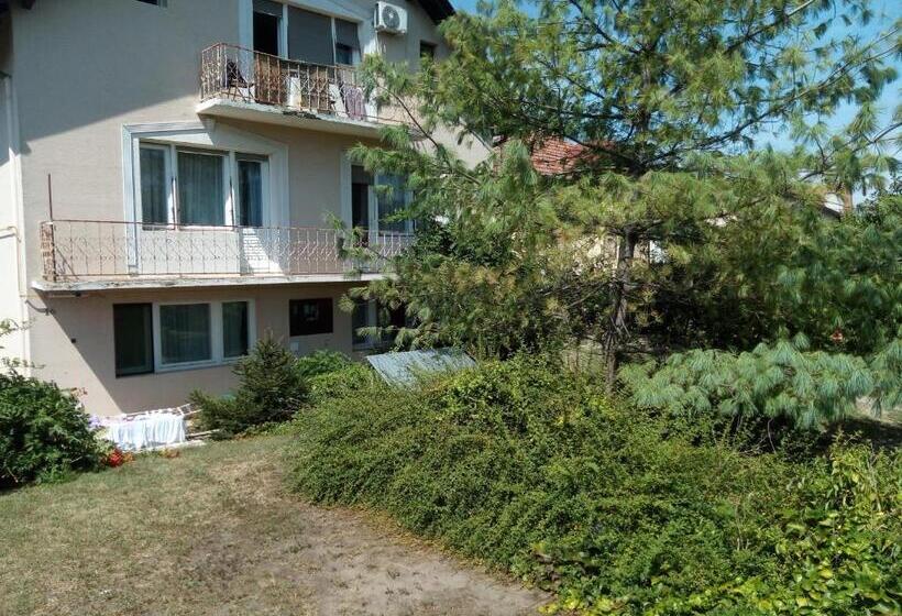 اتاق استاندارد, Hostel Bata