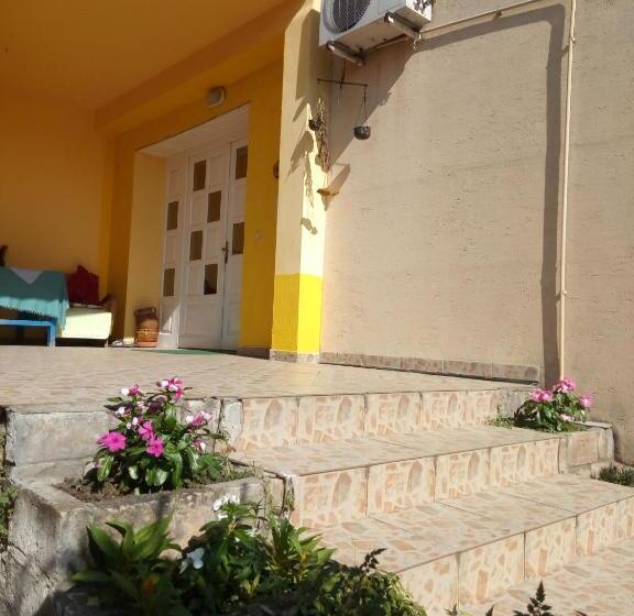 اتاق استاندارد چهار تخته, Hostel Bata