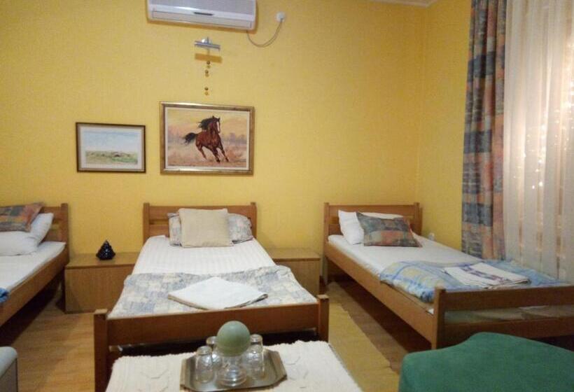 اتاق استاندارد چهار تخته, Hostel Bata