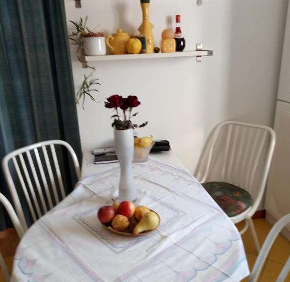 اتاق خانوادگی, Hostel Bata