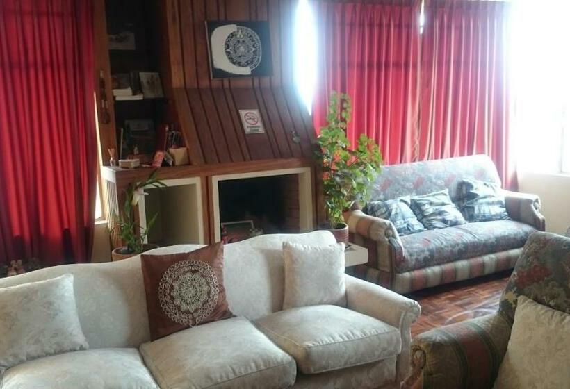 Deluxe Kamer, The Quito Guest House With Yellow Balconies For Travellers