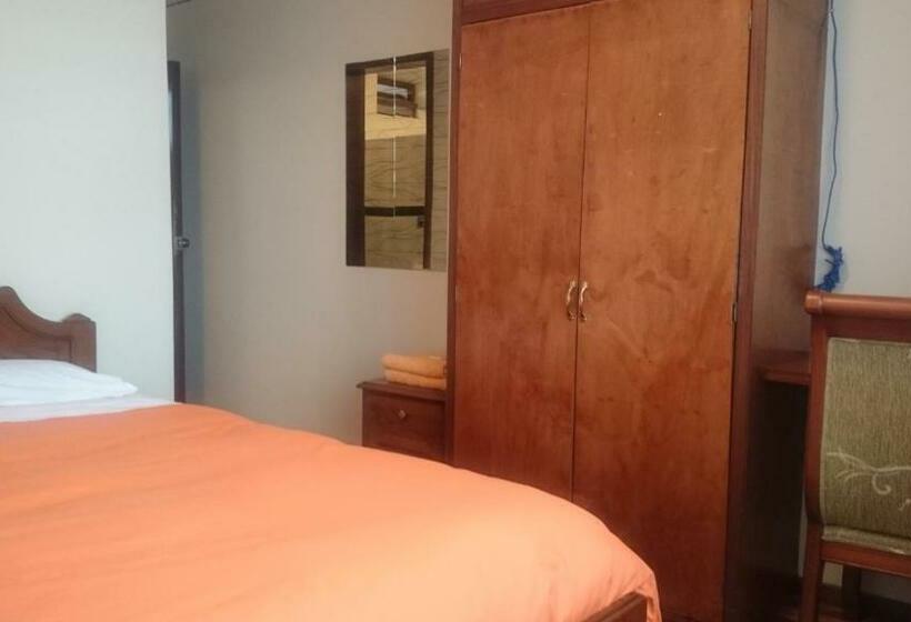 Deluxe Kamer, The Quito Guest House With Yellow Balconies For Travellers