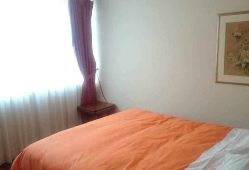 Deluxe Kamer, The Quito Guest House With Yellow Balconies For Travellers