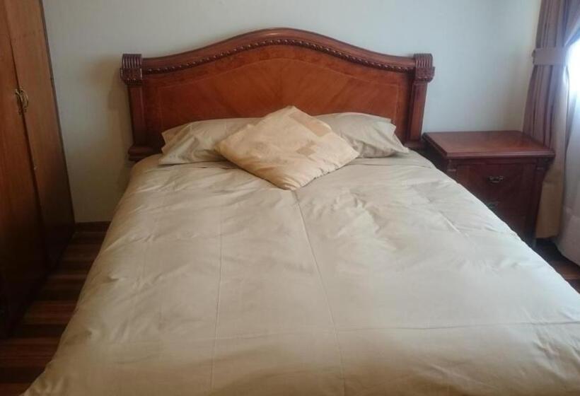 Deluxe Kamer, The Quito Guest House With Yellow Balconies For Travellers