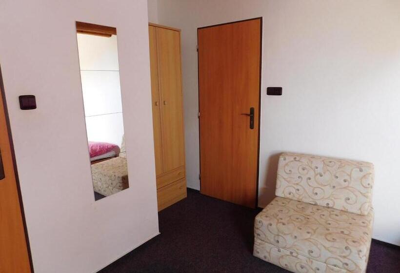 标准三人间, Pension U Mojmíra