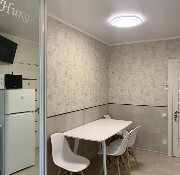 سوییت خانوادگی, Gostinyi Dvorik Nikol