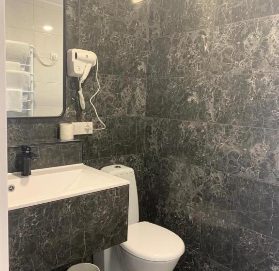 سوییت خانوادگی, Gostinyi Dvorik Nikol