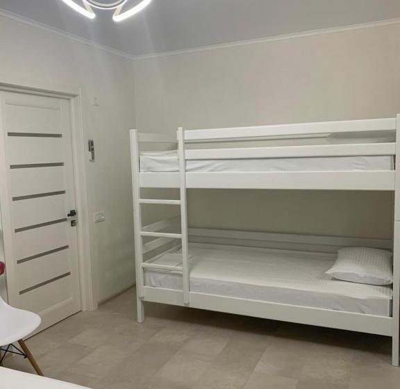 سوییت خانوادگی, Gostinyi Dvorik Nikol