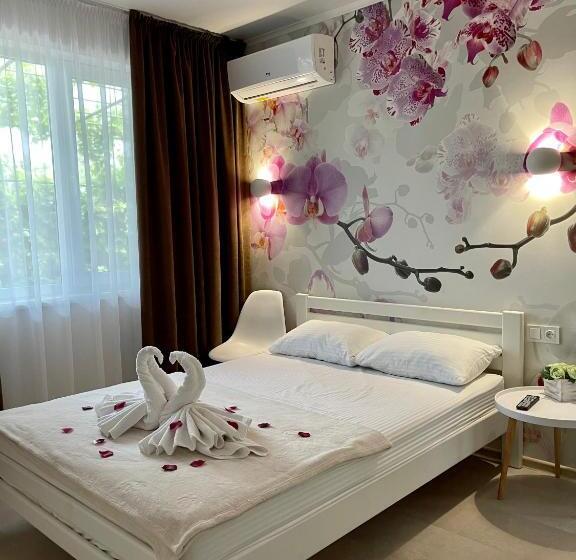 سوییت خانوادگی, Gostinyi Dvorik Nikol