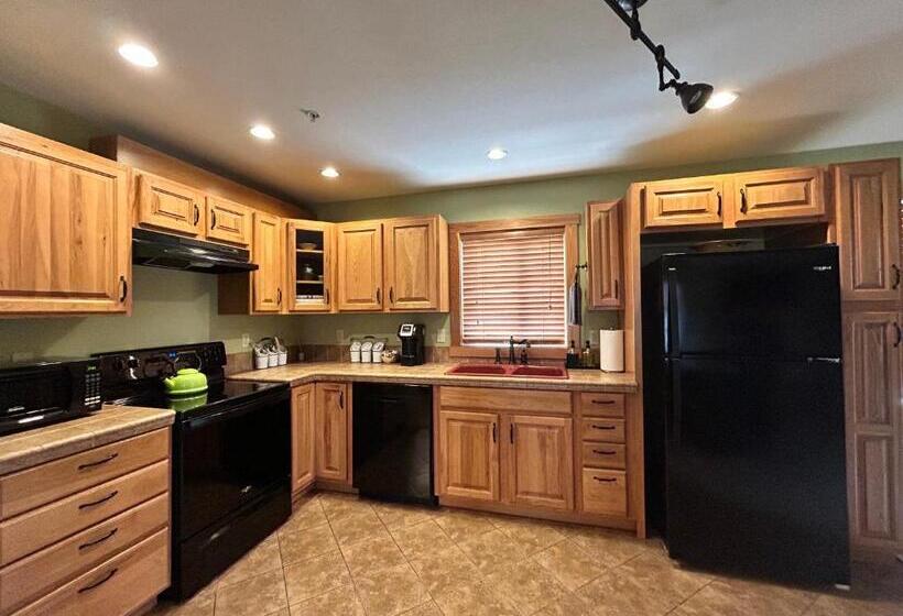 Апартаменты Deluxe 1 Спальня, Mt Gardner Inn