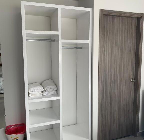 חדר משפחתי, Summer Breeze