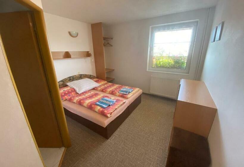 Апартаменты 2 Спальни, Penzion V Kolonce