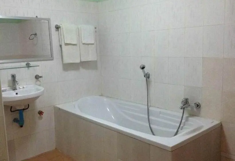 اتاق لوکس, Saw Nyein San Guest House