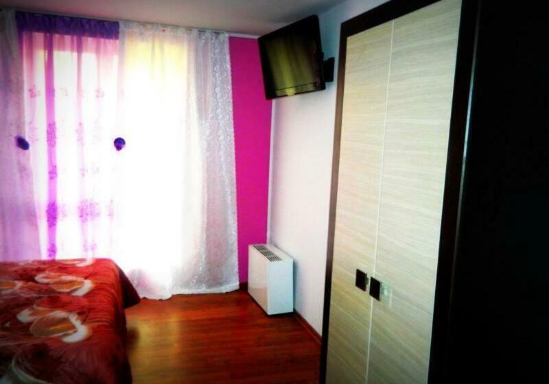 Семейный Номер, Pensiunea Casa Cornelia Mahmudia