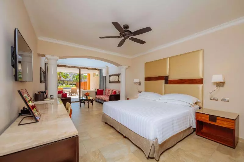 سوئیت جونیور پریمیوم با چشم‌انداز دریا, Barcelo Maya Caribe  All Inclusive
