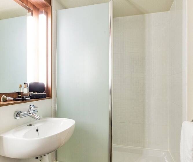 Номер Стандарт, Campanile Montélimar Nord A7