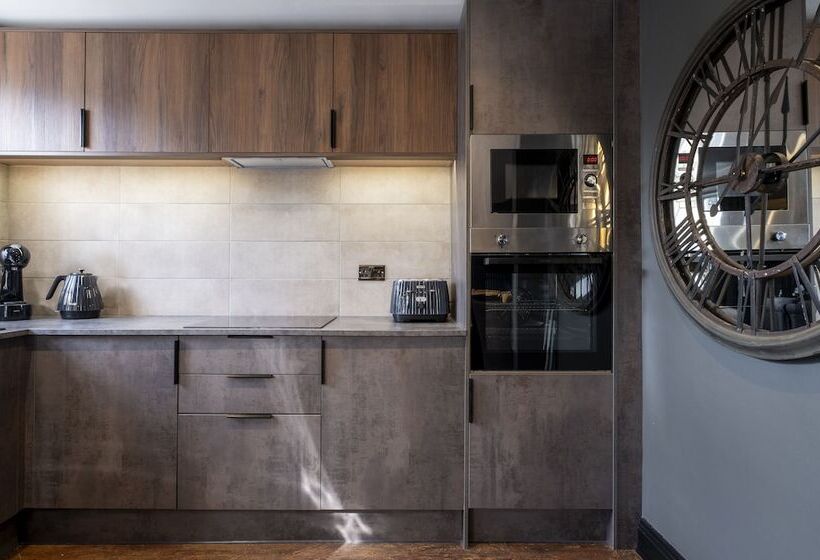 Дом 1 Спальня, Derwent Manor Boutique