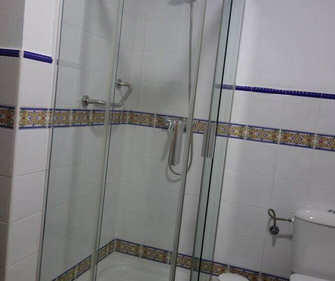 اتاق استاندارد سه نفره, Doña Lina