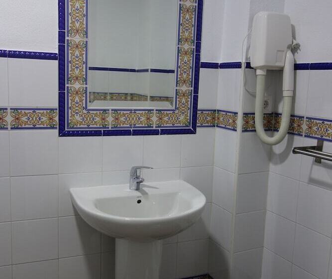 اتاق استاندارد سه نفره, Doña Lina