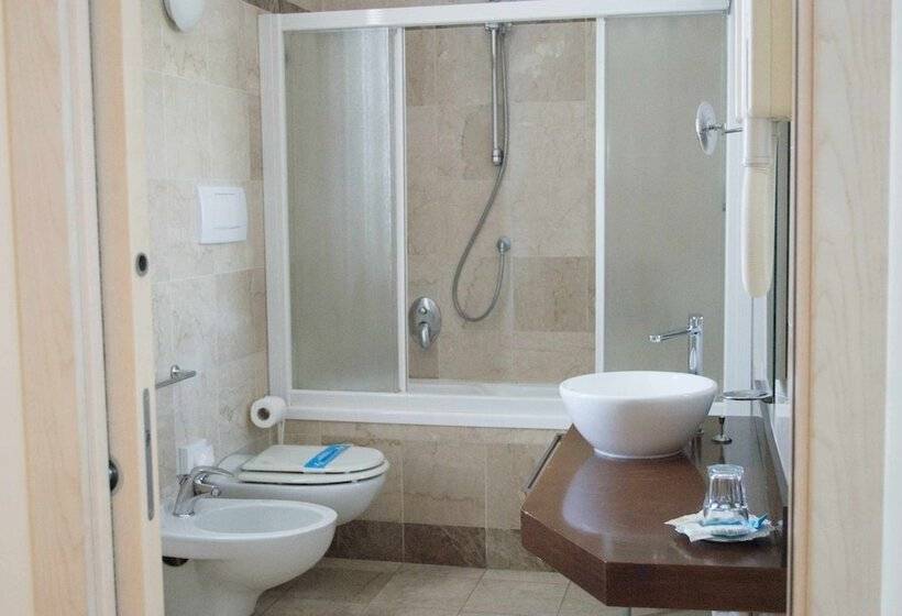 غرفة كلاسيكية رباعية, Duca d'Aosta