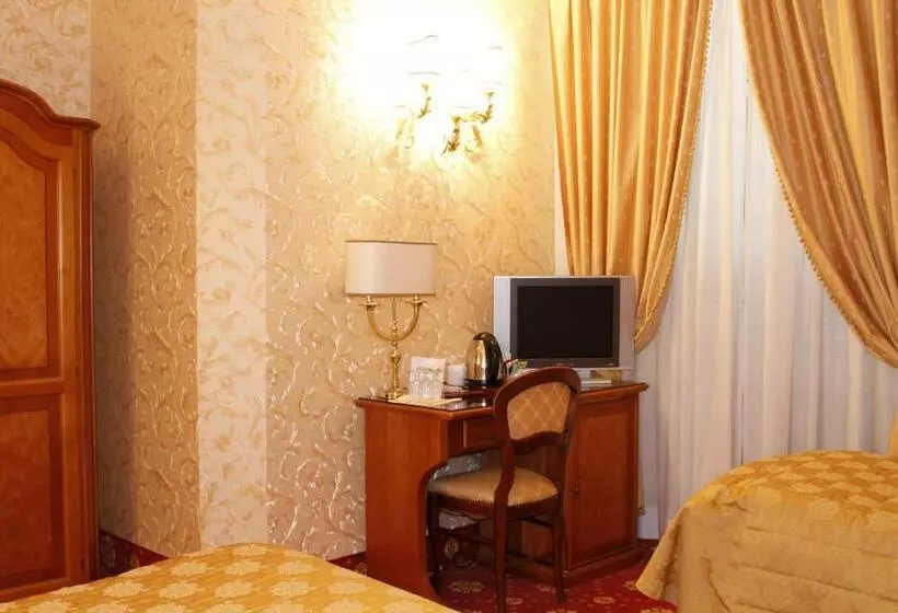 اتاق استاندارد سه نفره, Pace Helvezia