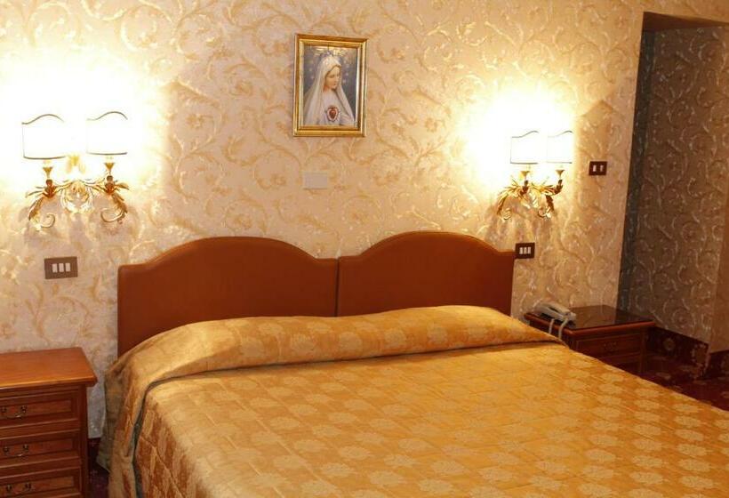 חדר סטנדרט לשלושה, Pace Helvezia