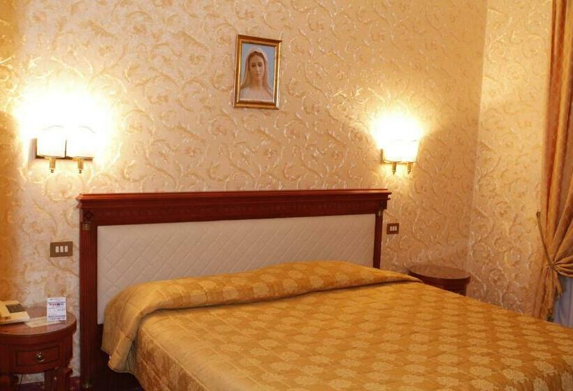 חדר סטנדרט לשלושה, Pace Helvezia