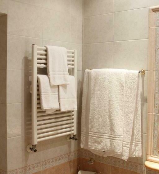 חדר סטנדרט לשלושה, Pace Helvezia