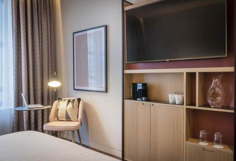 豪华三人间, The Spencer