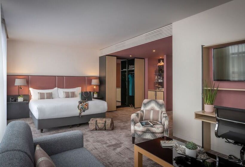 小型套房, The Spencer