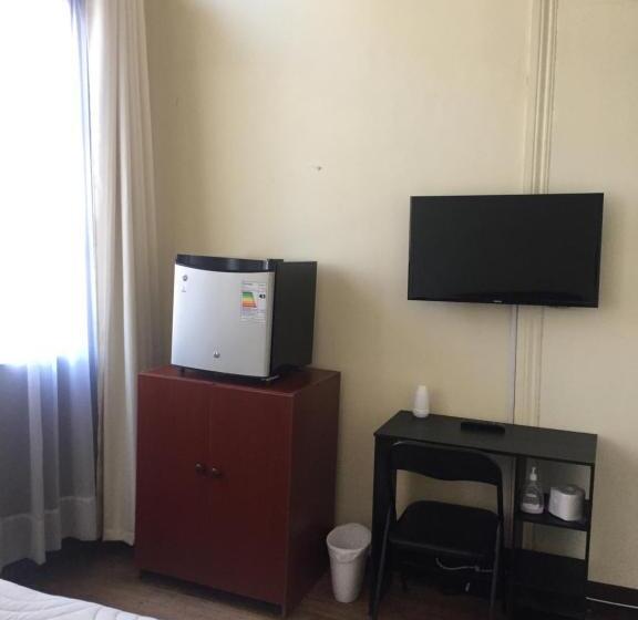 اتاق استاندارد با سرویس بهداشتی مشترک, Hostal Rama & Castle