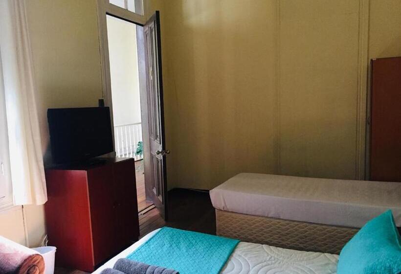 اتاق خانوادگی, Hostal Rama & Castle