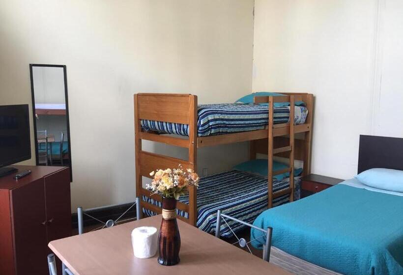 اتاق استاندارد چهارنفره با سرویس بهداشتی مشترک, Hostal Rama & Castle