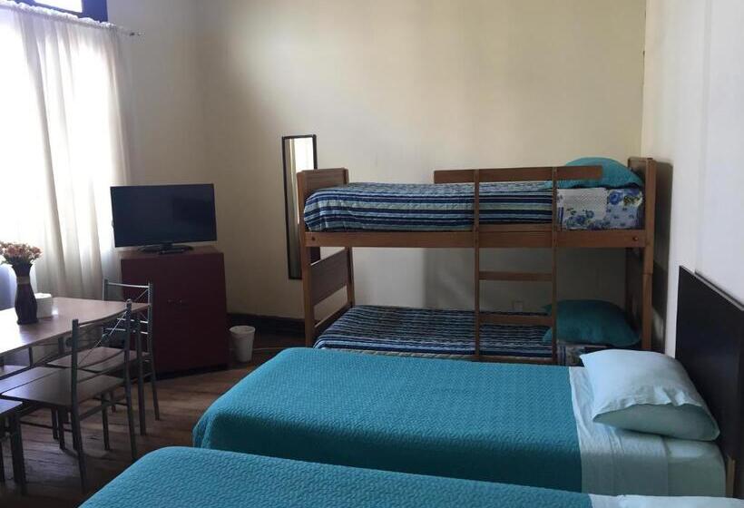 اتاق استاندارد چهارنفره با سرویس بهداشتی مشترک, Hostal Rama & Castle