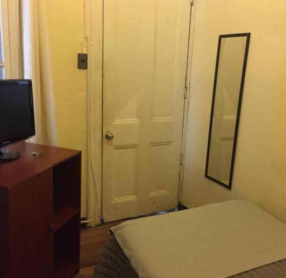 اتاق استاندارد یک نفره, Hostal Rama & Castle