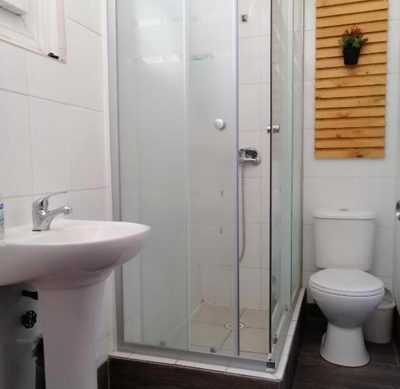 اتاق استاندارد یک نفره, Hostal Rama & Castle