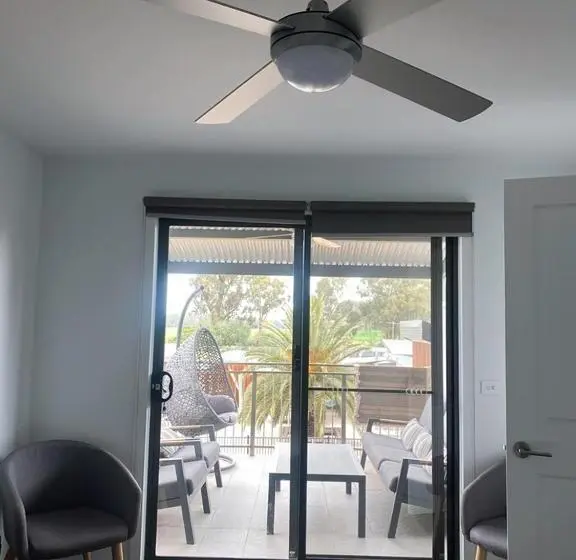 ３ベッドルームアパートメント, Bundalong Villas