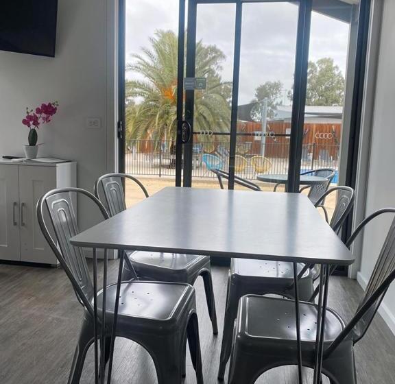 침실 3개 아파트, Bundalong Villas