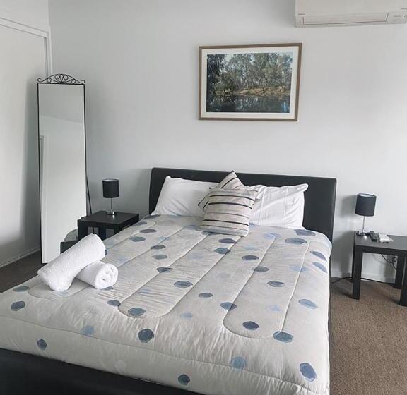 דירת שלושה חדרים, Bundalong Villas