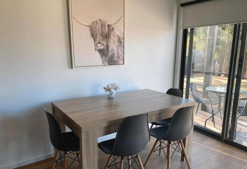 דירת חדר, Bundalong Villas