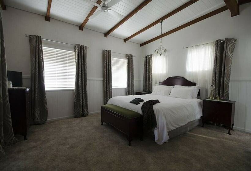 Romantic Room, Glen Aplin Gardens B&b