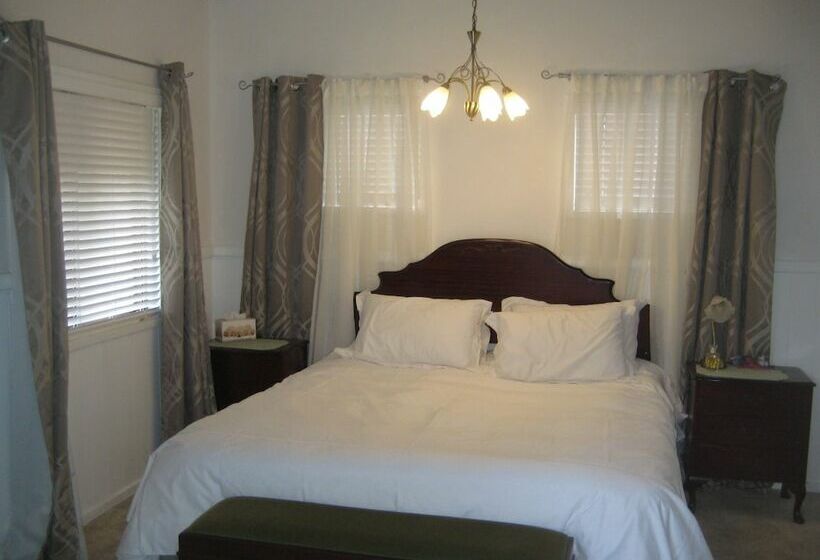 Romantic Room, Glen Aplin Gardens B&b