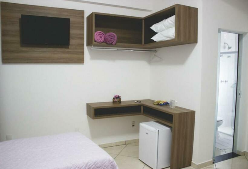 חדר סטנדרט לארבעה, Dorta's