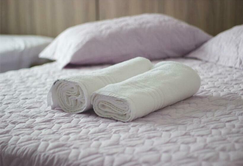 חדר סטנדרט לארבעה, Dorta's