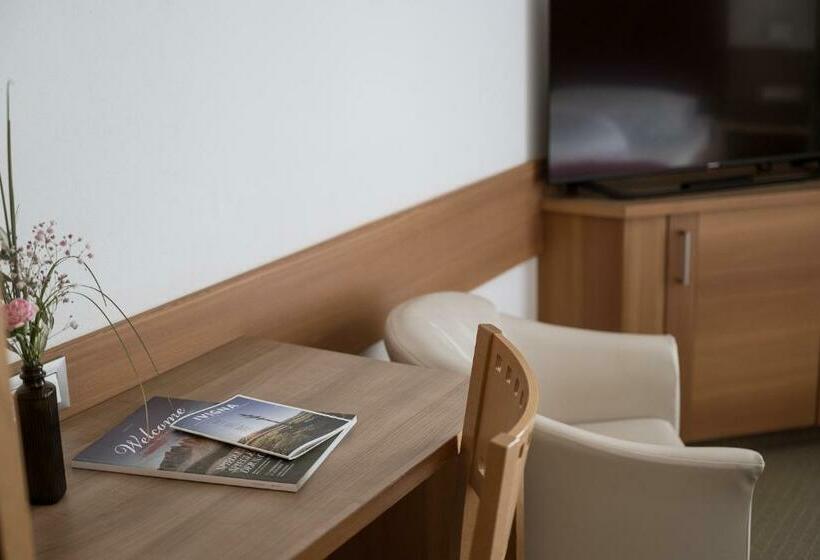 Номер Стандарт Вид на Горы, Oberwirt