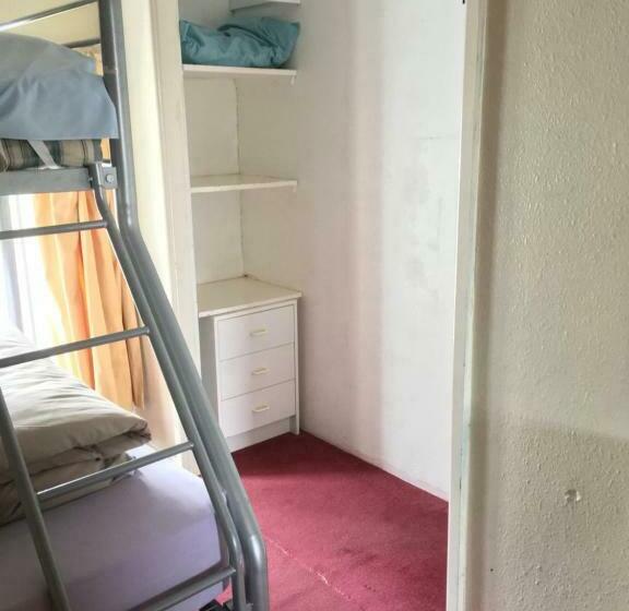 Номер Стандарт Трехместный, Pantyrathro International Hostel