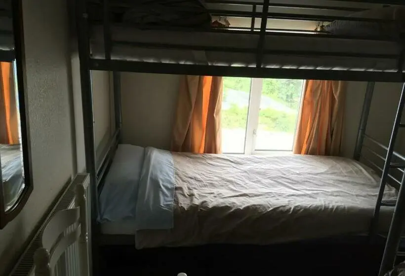 تختخواب در اتاق مشترک, Pantyrathro International Hostel