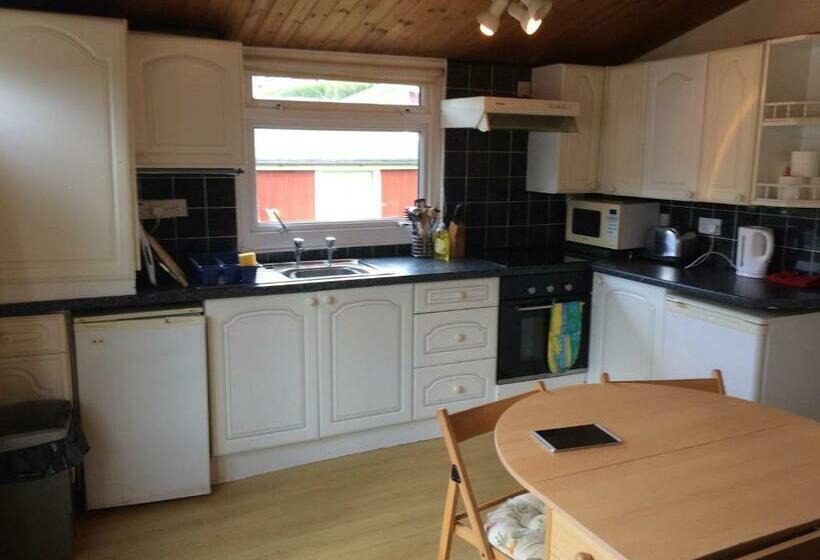 家族用バンガロー, Pantyrathro International Hostel